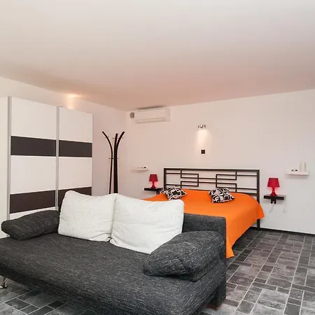 Gala شقة أوباتيا